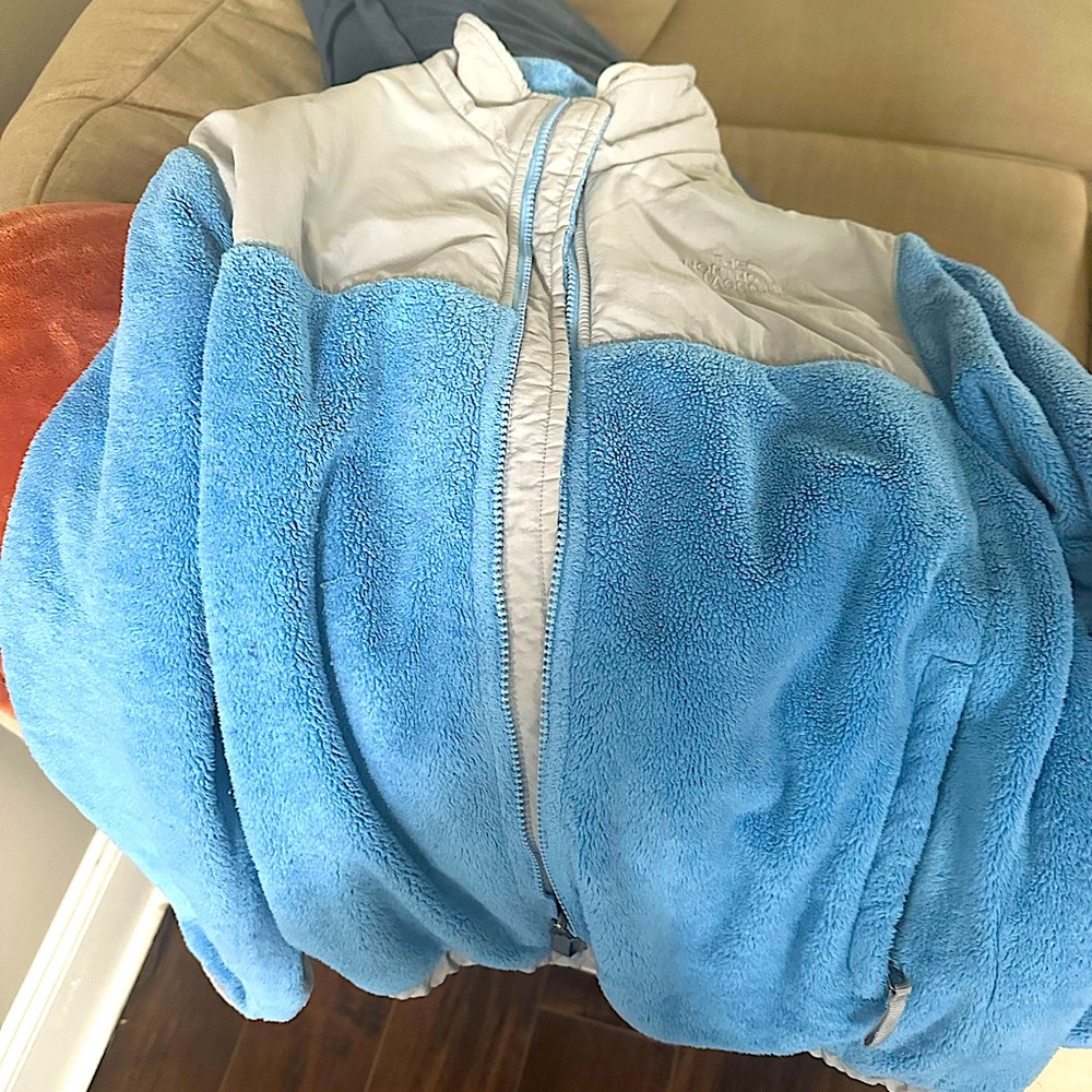 North face jacket XL youth. Gently used . No issues with fabric.